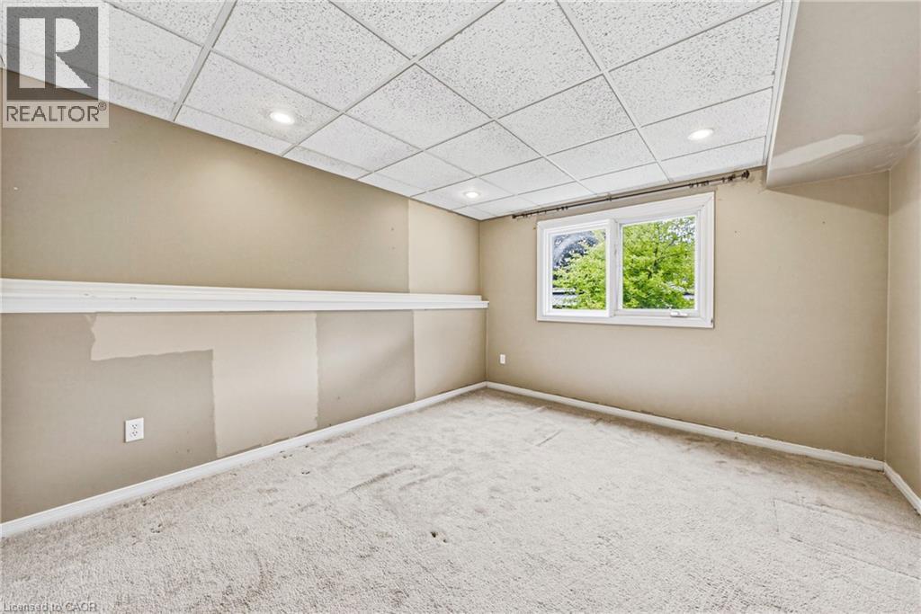 21 Moss Boulevard, Dundas, ON - Indoor Photo Showing Other Room
