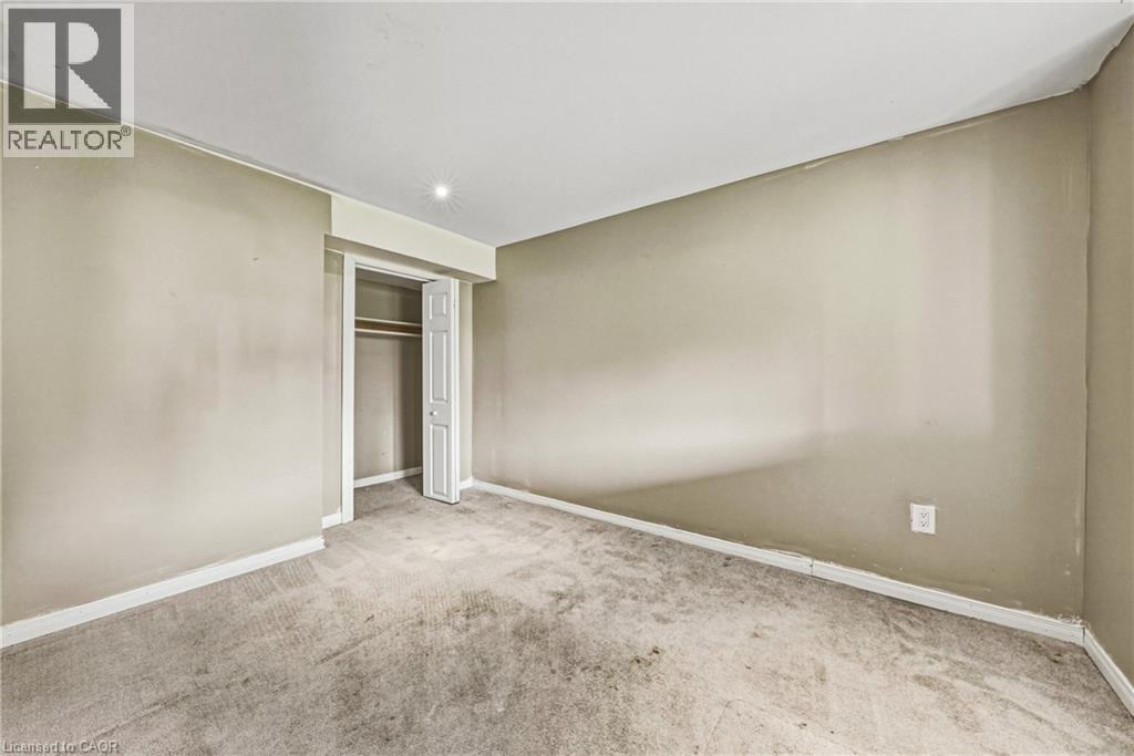 21 Moss Boulevard, Dundas, ON - Indoor Photo Showing Other Room