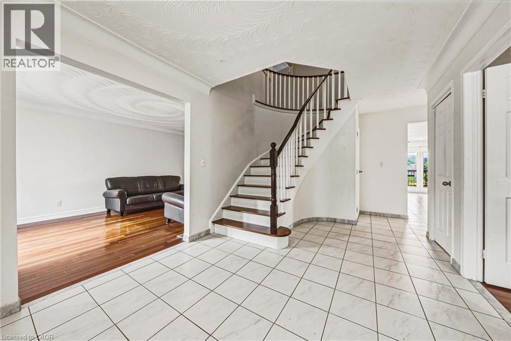 21 Moss Boulevard, Dundas, ON - Indoor Photo Showing Other Room