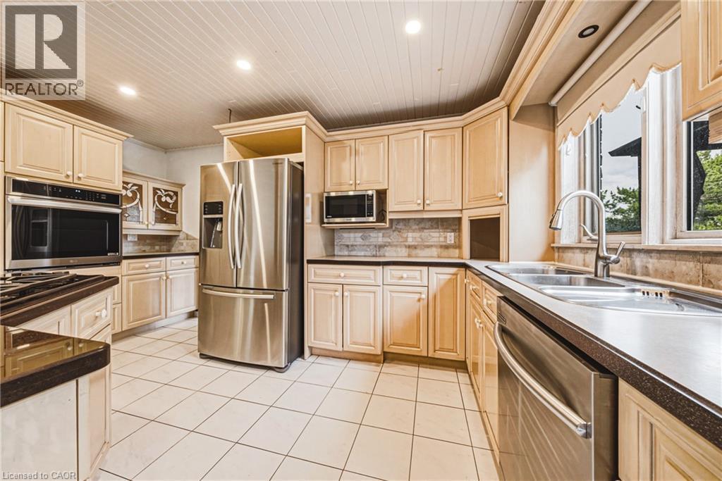 21 Moss Boulevard, Dundas, ON - Indoor Photo Showing Kitchen With Double Sink
