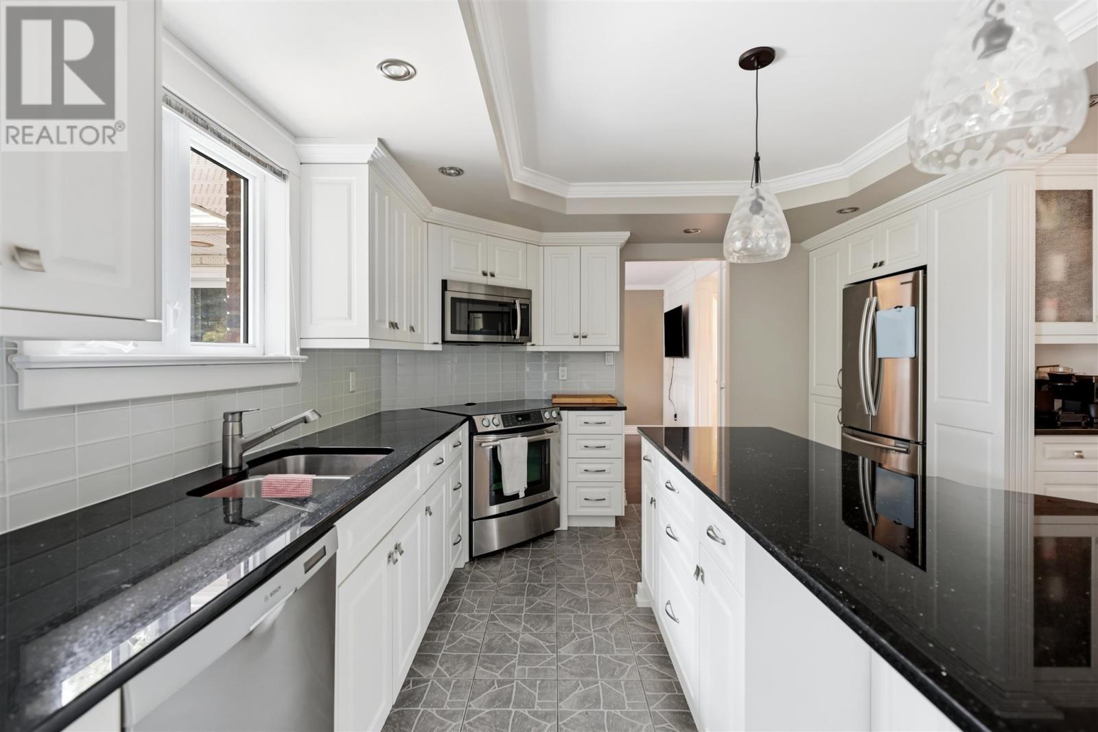 42 Caddy Ave, Sault Ste. Marie, ON - Indoor Photo Showing Kitchen With Double Sink With Upgraded Kitchen