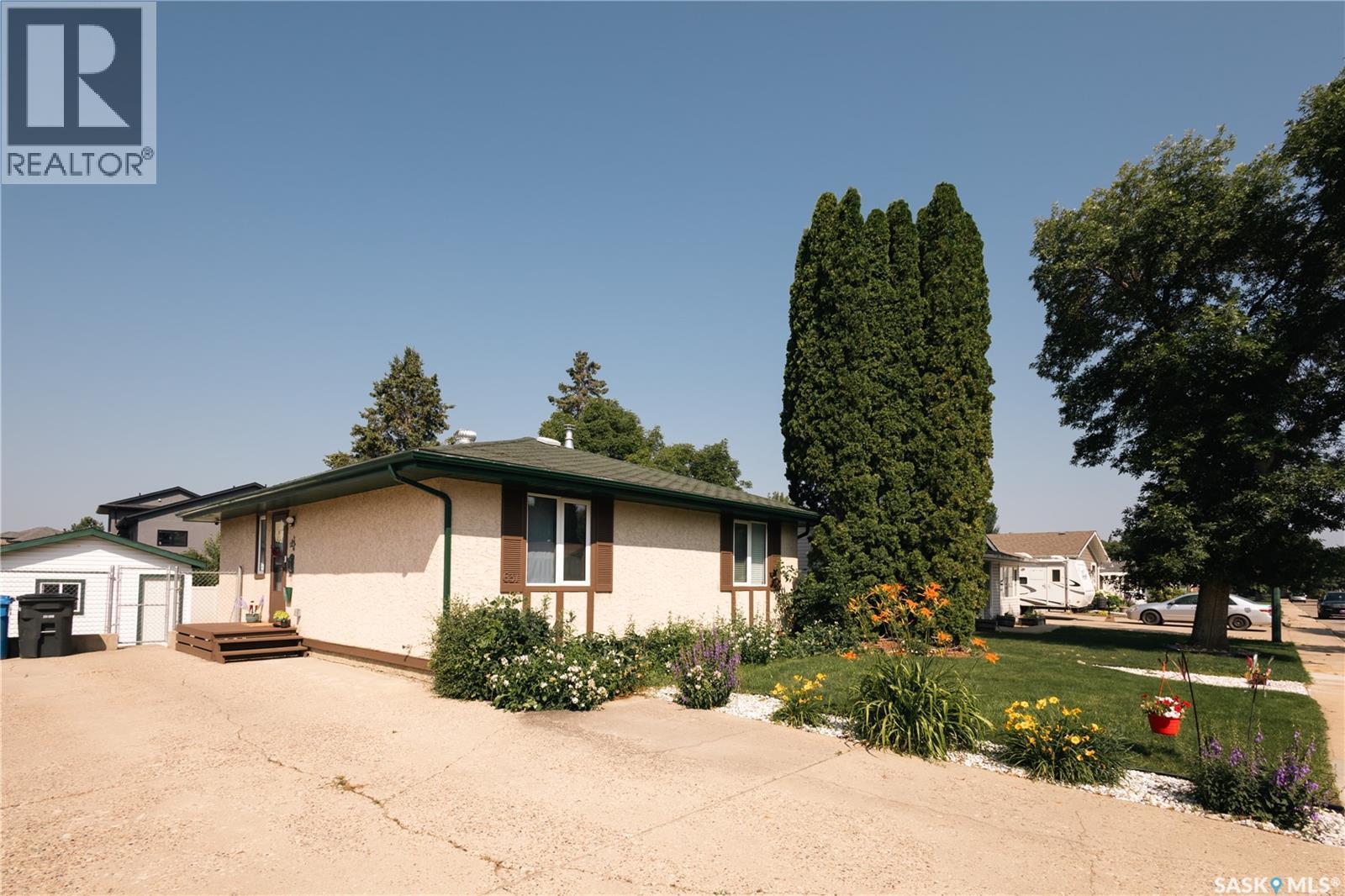 631 Buchanan Drive, Prince Albert, SK - Outdoor