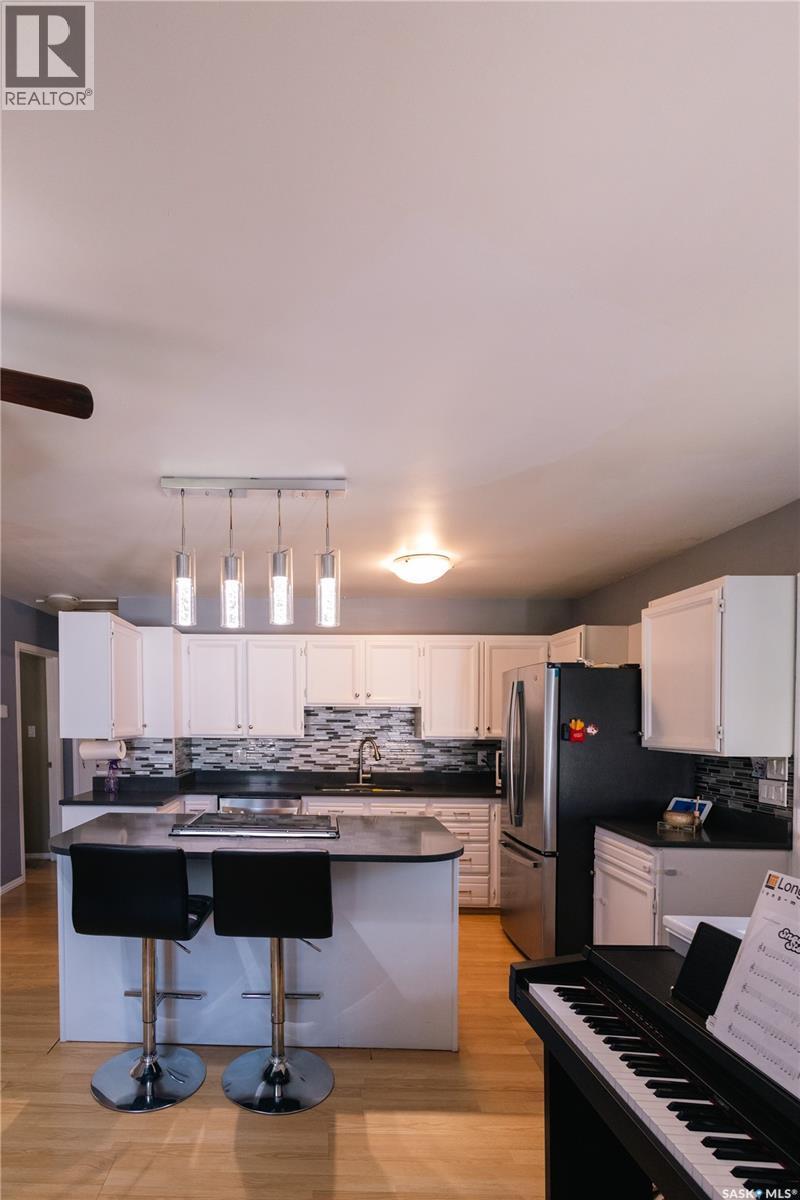 631 Buchanan Drive, Prince Albert, SK - Indoor Photo Showing Kitchen