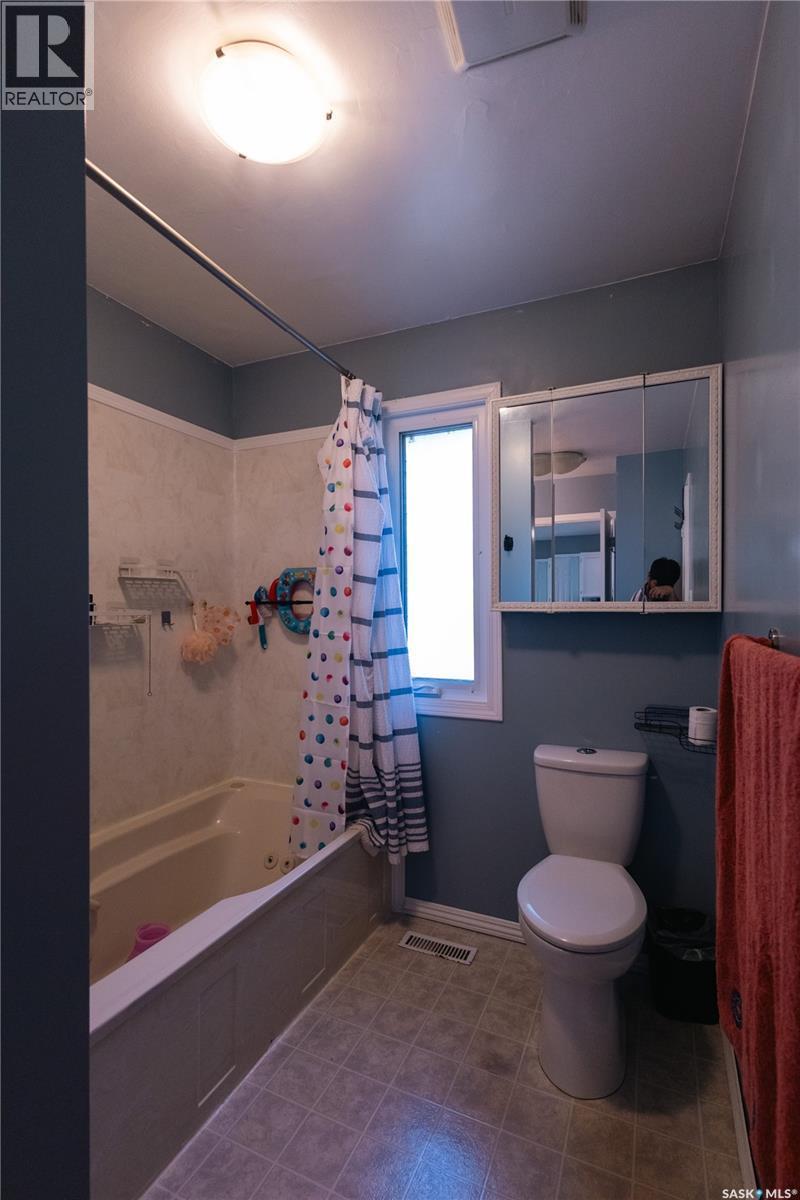 631 Buchanan Drive, Prince Albert, SK - Indoor Photo Showing Bathroom