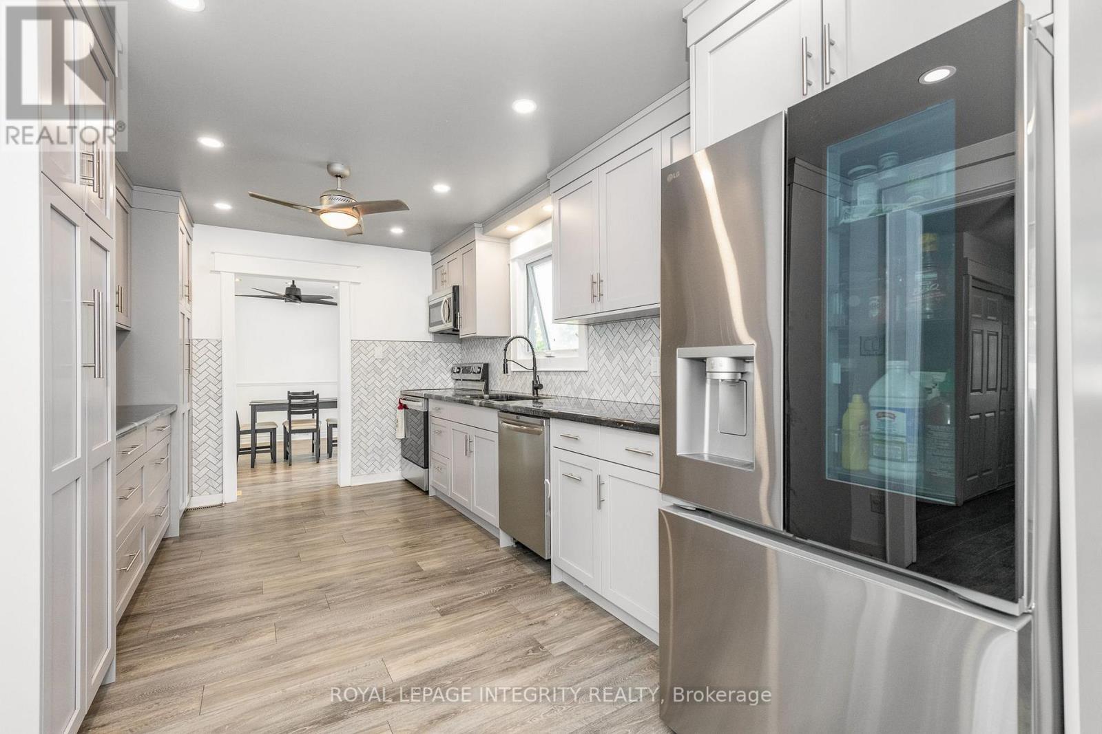 95 Mcclellan Road, Ottawa, ON - Indoor Photo Showing Kitchen With Stainless Steel Kitchen With Upgraded Kitchen