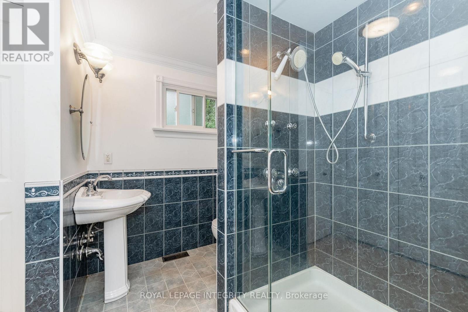 95 Mcclellan Road, Ottawa, ON - Indoor Photo Showing Bathroom