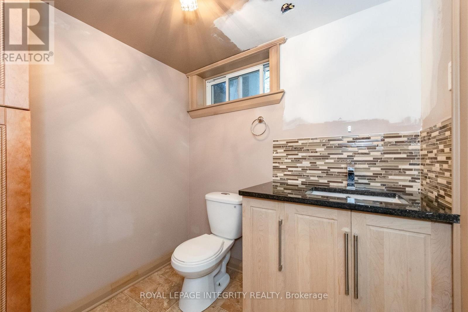 95 Mcclellan Road, Ottawa, ON - Indoor Photo Showing Bathroom
