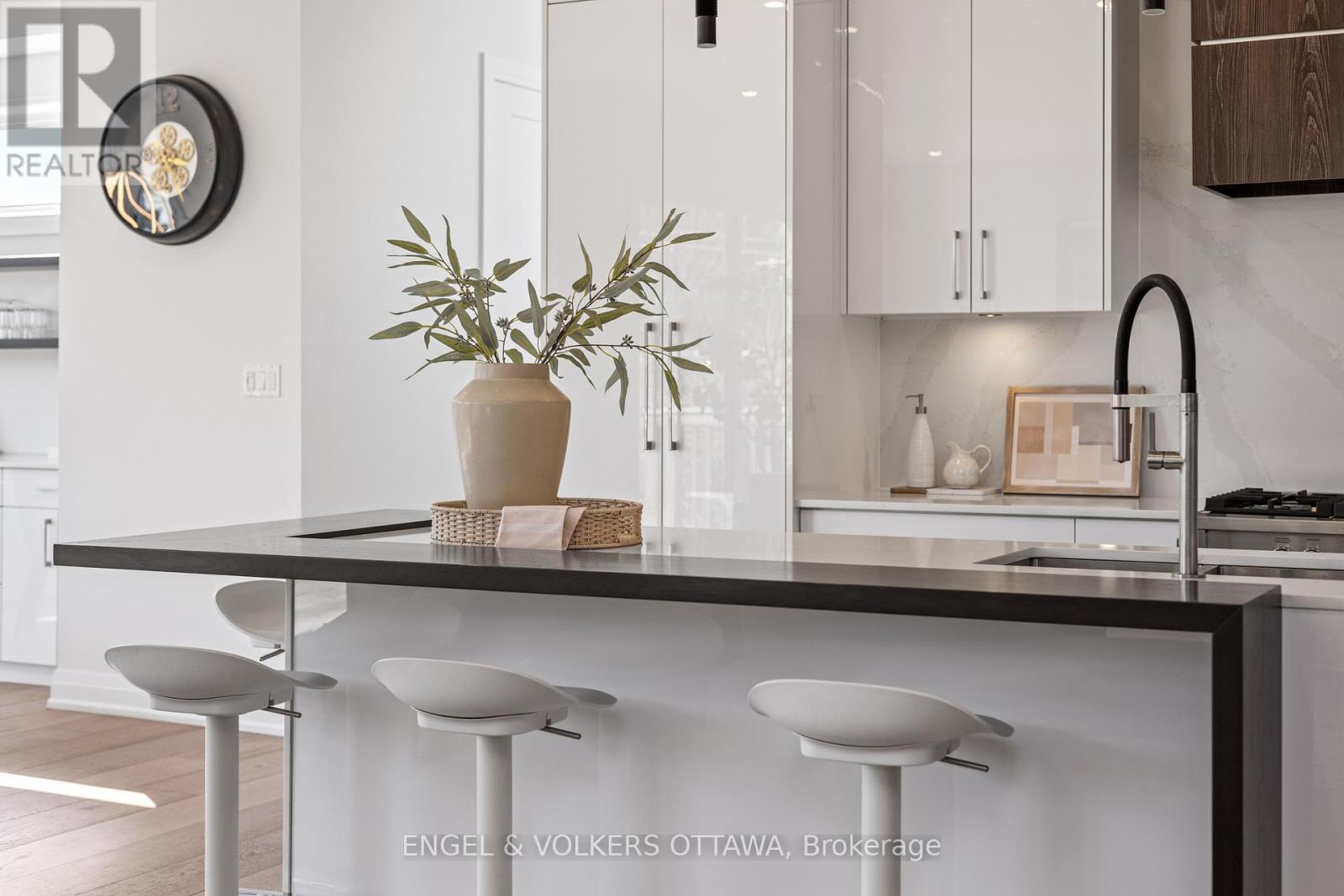 736 Sherbourne Road, Ottawa, ON - Indoor