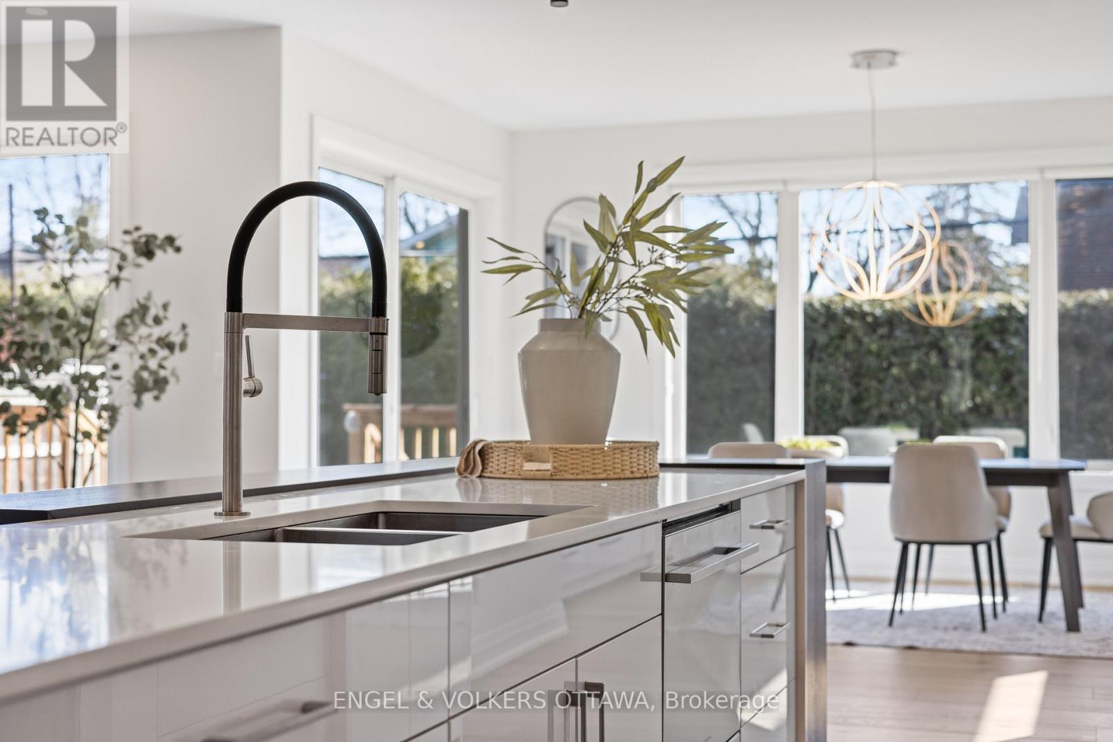 736 Sherbourne Road, Ottawa, ON - Indoor