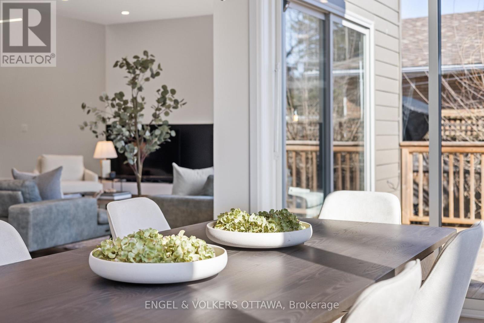736 Sherbourne Road, Ottawa, ON - Indoor