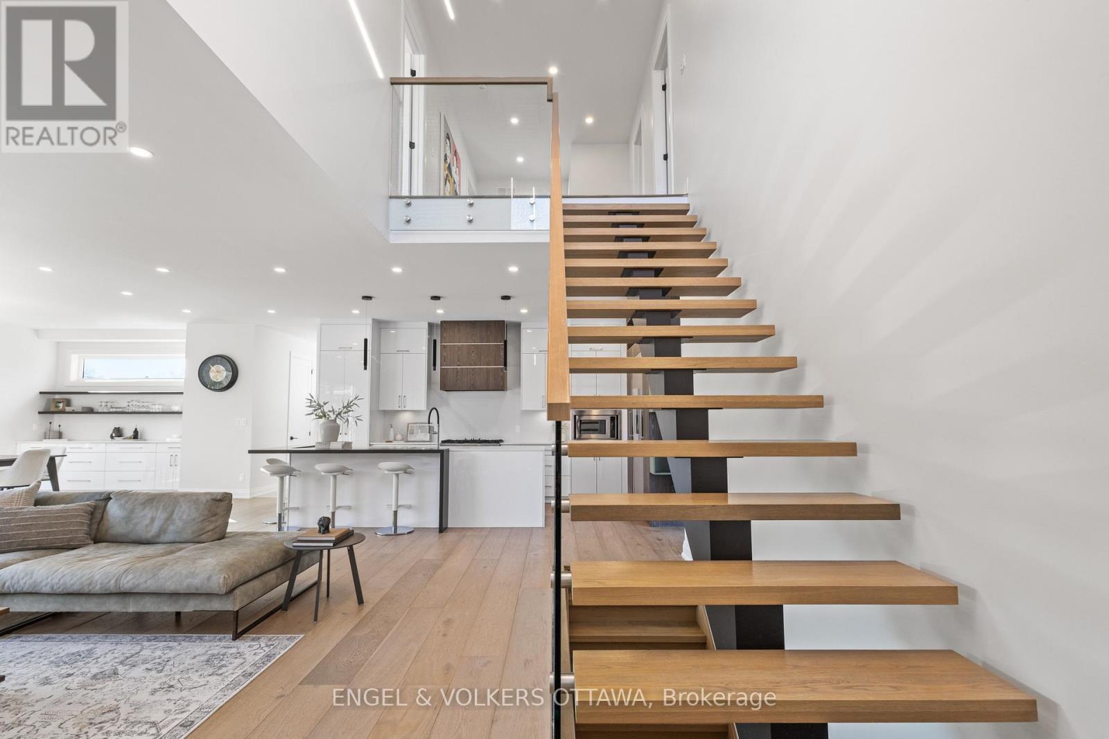 736 Sherbourne Road, Ottawa, ON - Indoor