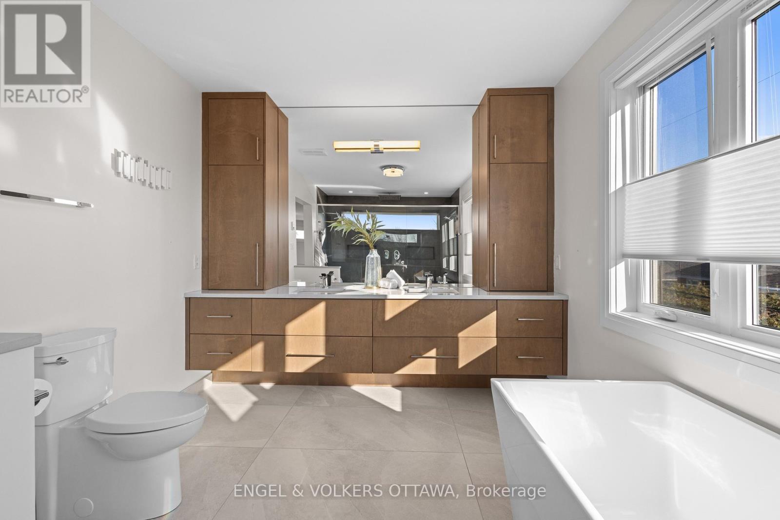 736 Sherbourne Road, Ottawa, ON - Indoor Photo Showing Bathroom