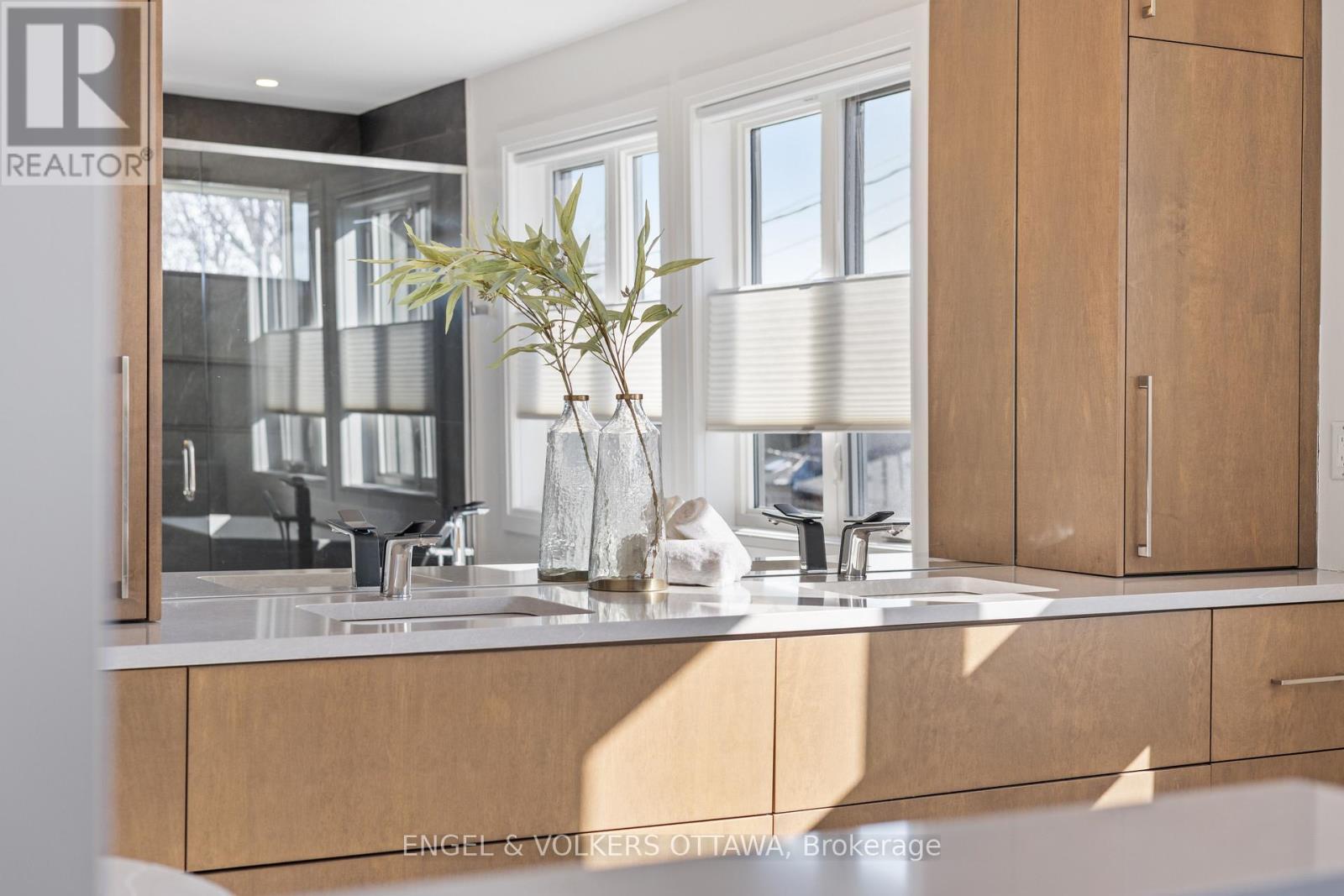 736 Sherbourne Road, Ottawa, ON - Indoor