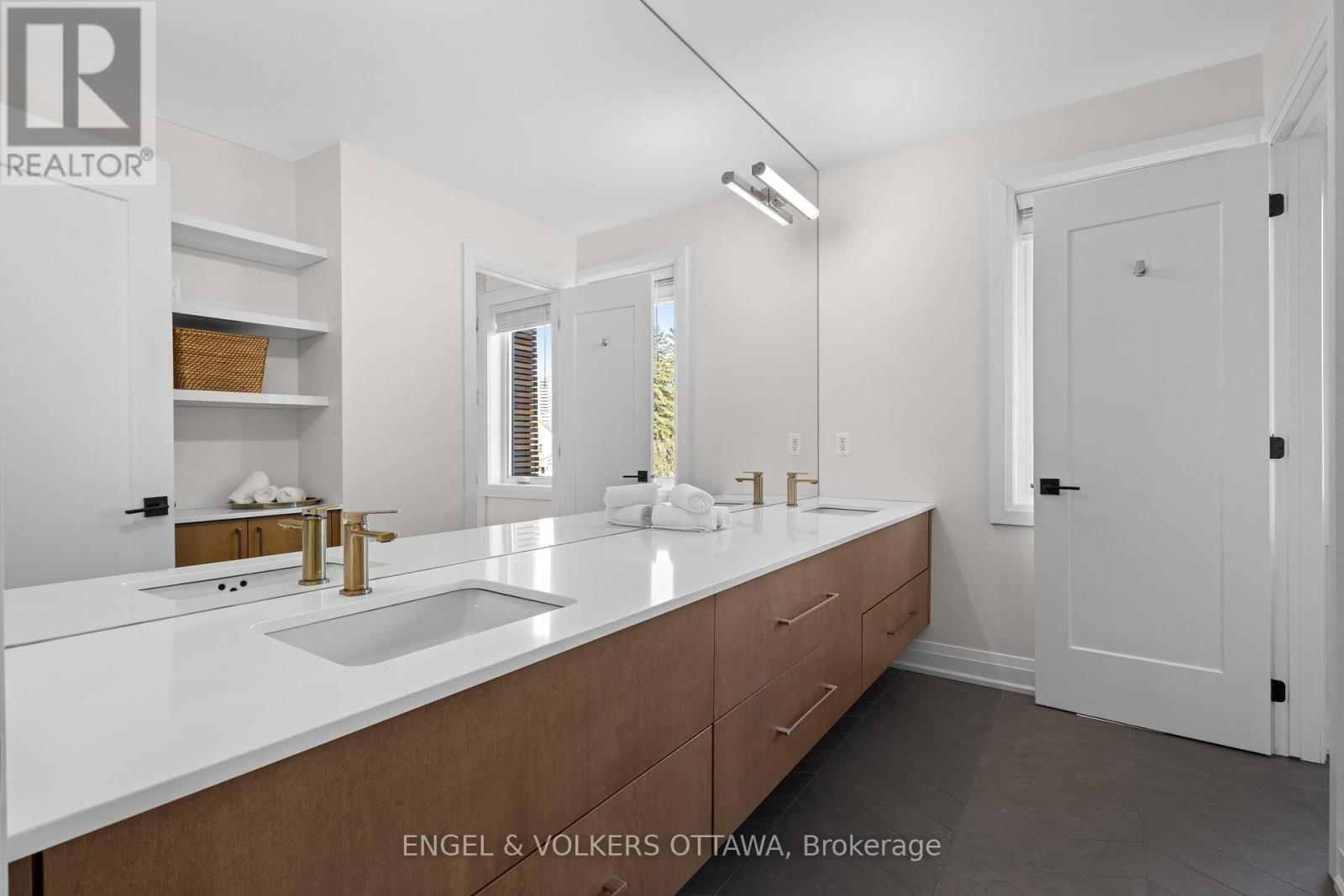 736 Sherbourne Road, Ottawa, ON - Indoor Photo Showing Bathroom