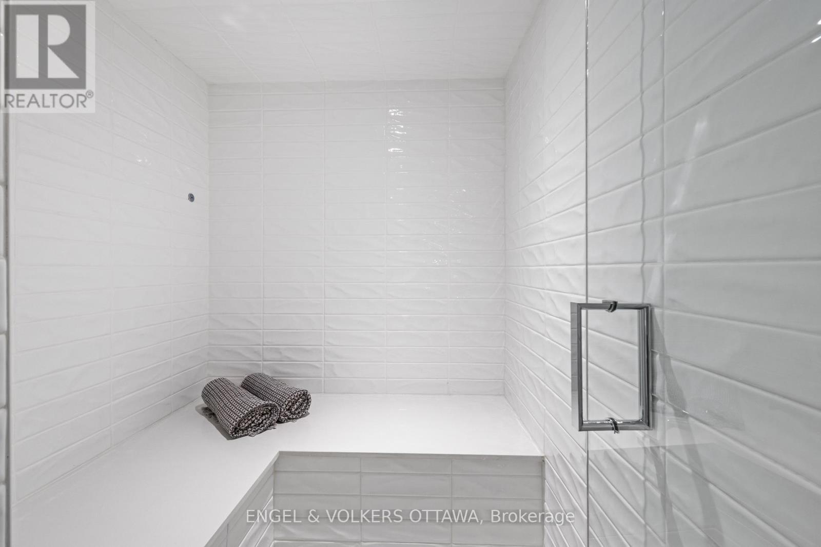 736 Sherbourne Road, Ottawa, ON - Indoor Photo Showing Bathroom