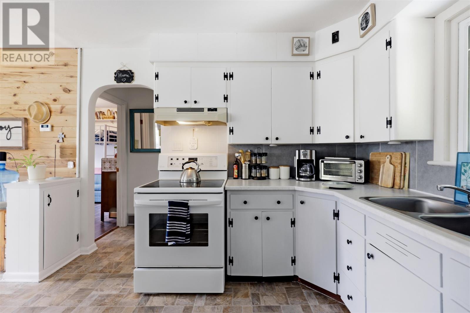 1750 Queen St E, Sault Ste. Marie, ON - Indoor Photo Showing Kitchen With Double Sink