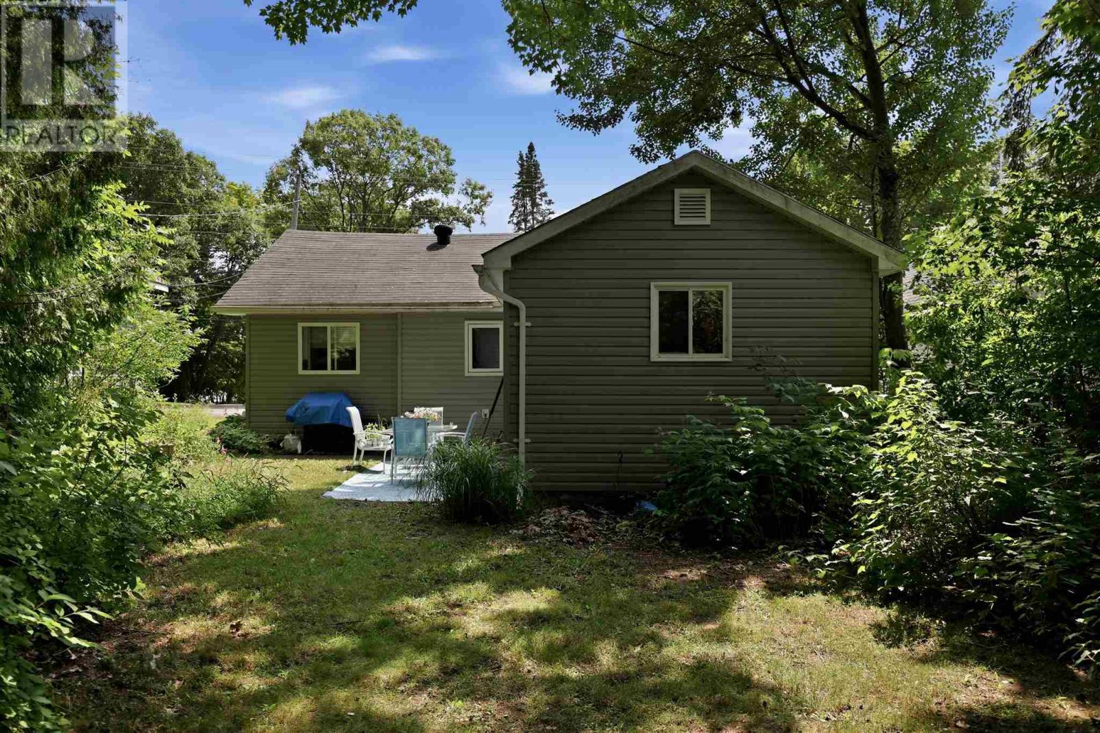 1750 Queen St E, Sault Ste. Marie, ON - Outdoor