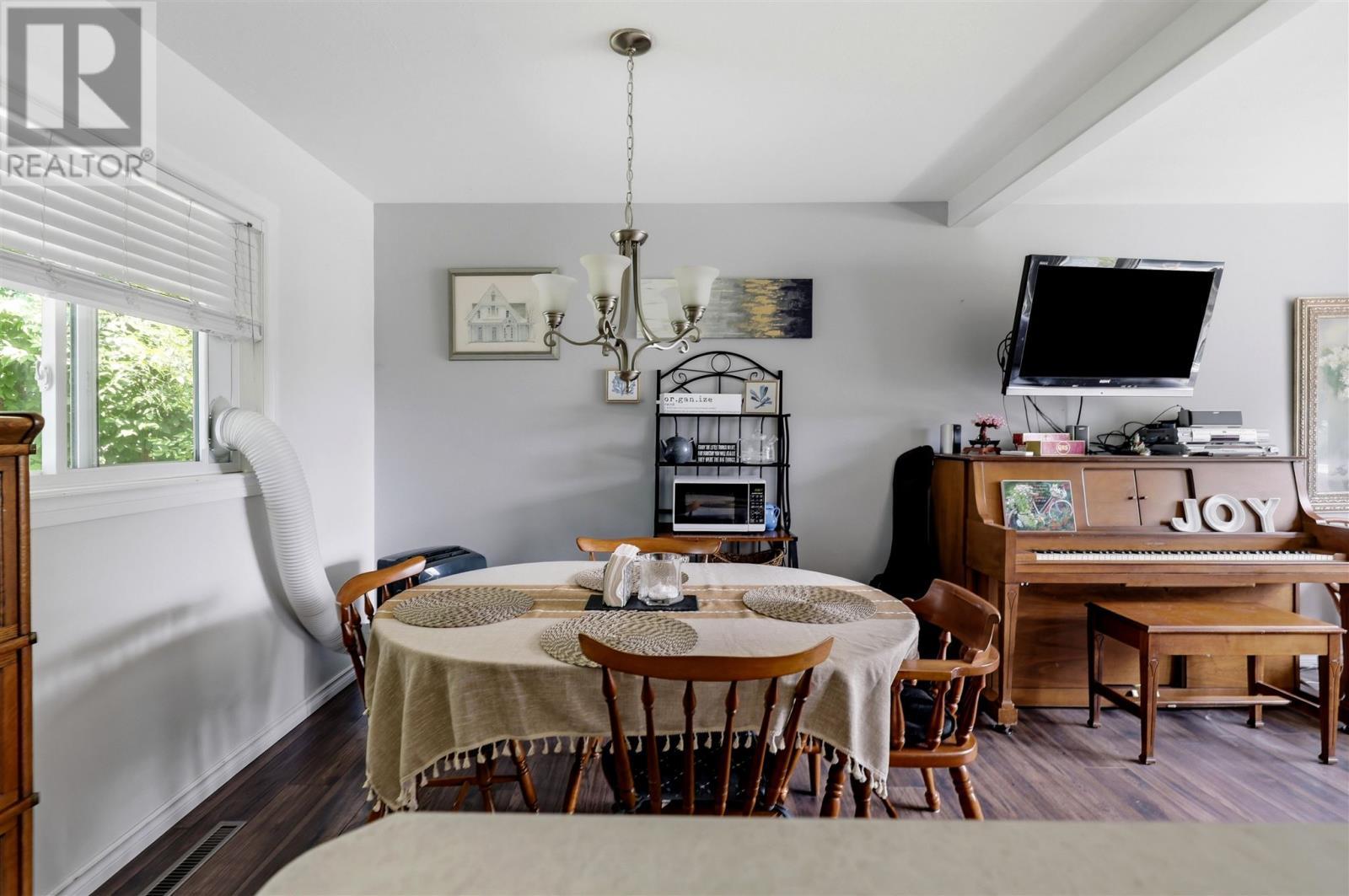 1750 Queen St E, Sault Ste. Marie, ON - Indoor Photo Showing Dining Room