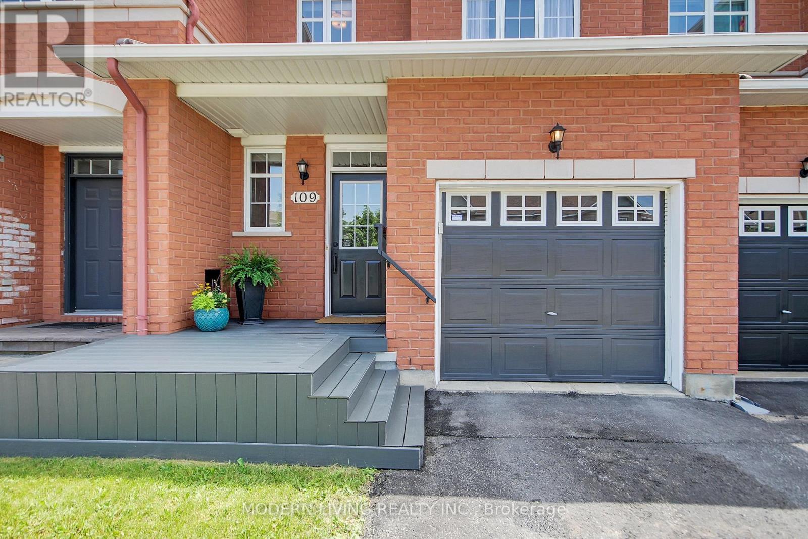 Composite Front Porch - 109 Deercroft Avenue, Ottawa, ON - Outdoor With Exterior