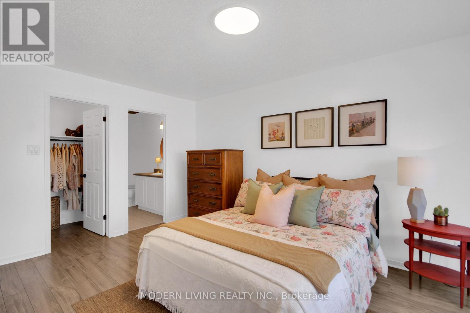 Primary/Ensuite/Walk in Closet - 109 Deercroft Avenue, Ottawa, ON - Indoor Photo Showing Bedroom