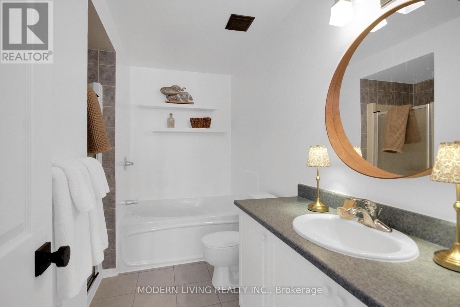 4 Piece Ensuite - 109 Deercroft Avenue, Ottawa, ON - Indoor Photo Showing Bathroom