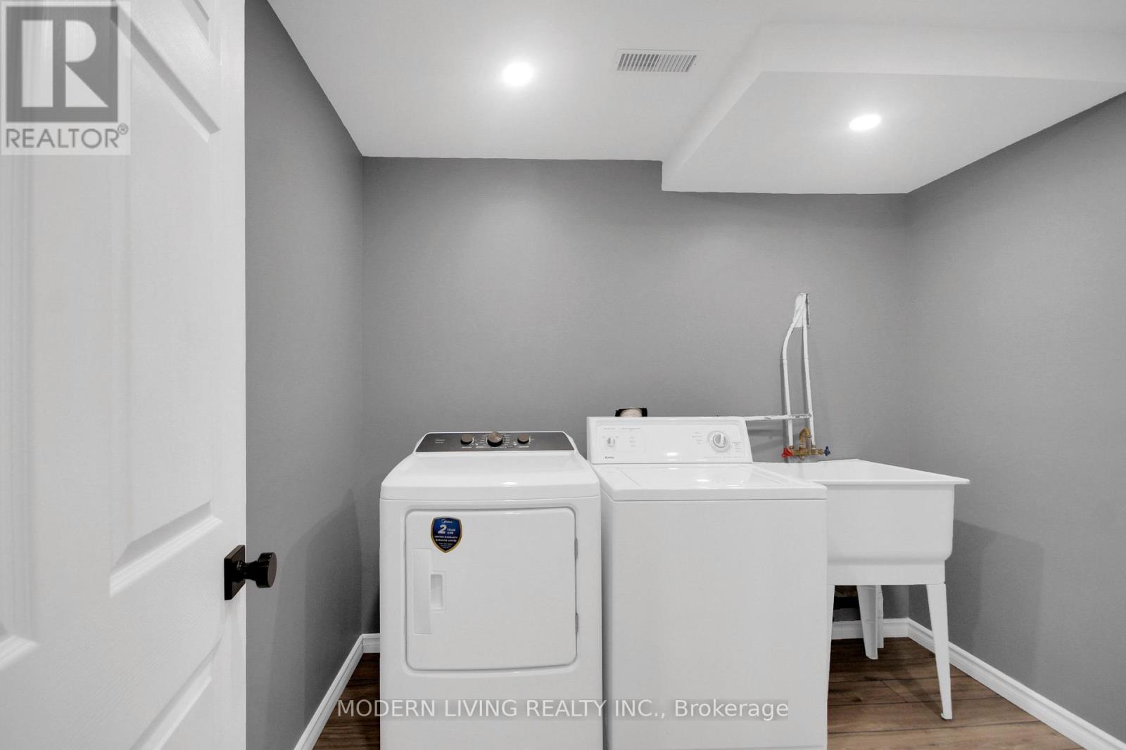 Laundry Room - 109 Deercroft Avenue, Ottawa, ON - Indoor Photo Showing Laundry Room