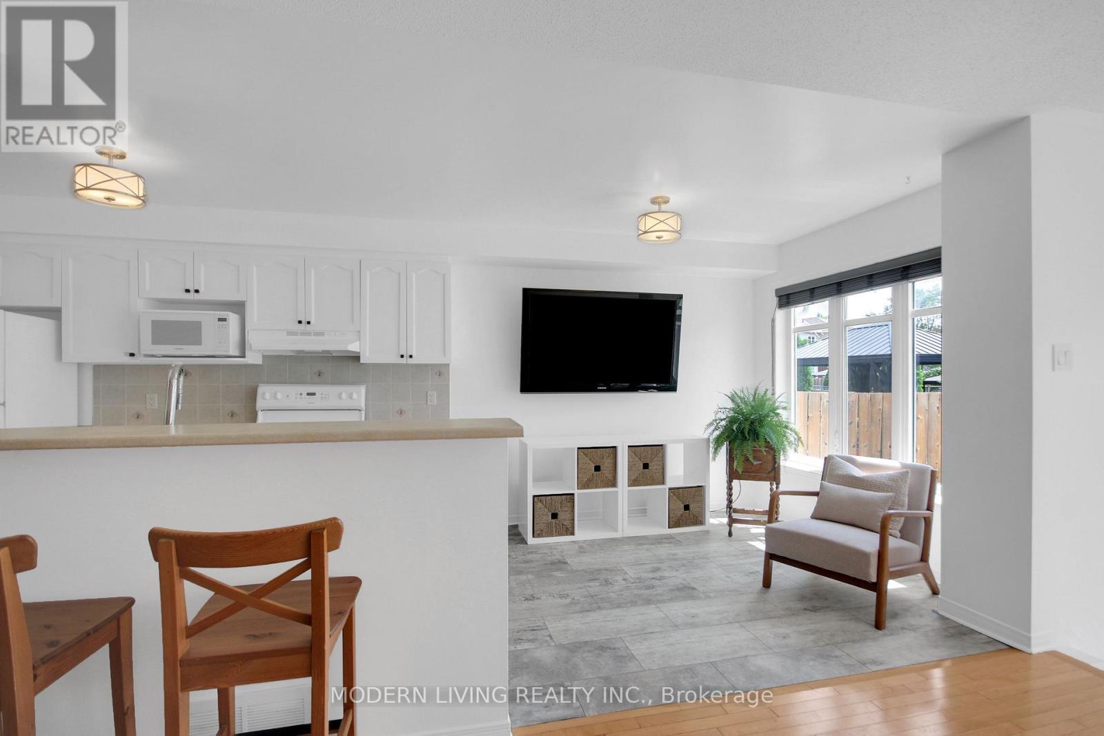 Bright Kitchen - 109 Deercroft Avenue, Ottawa, ON - Indoor Photo Showing Kitchen