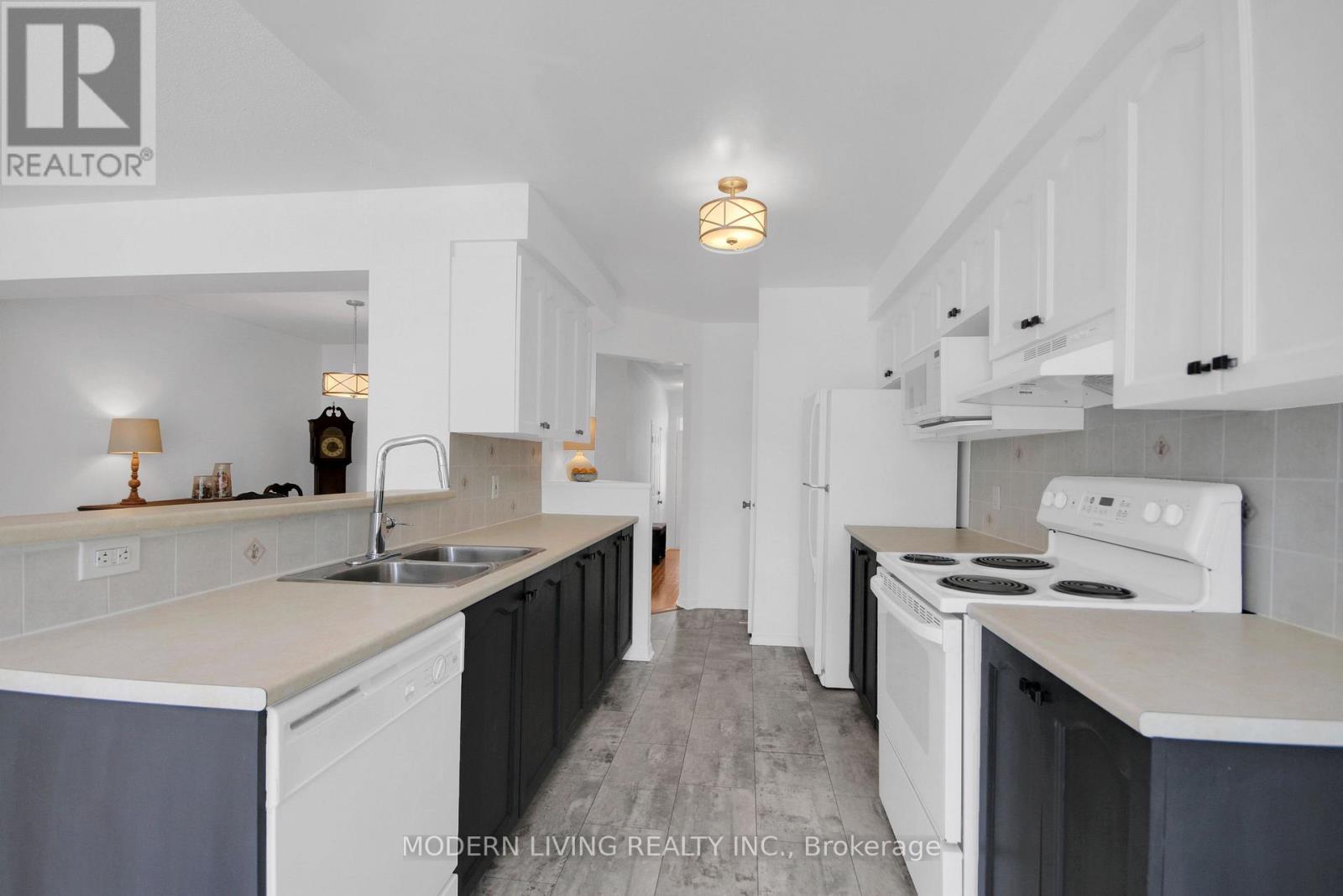 Two Tone Cabinets - 109 Deercroft Avenue, Ottawa, ON - Indoor Photo Showing Kitchen With Double Sink