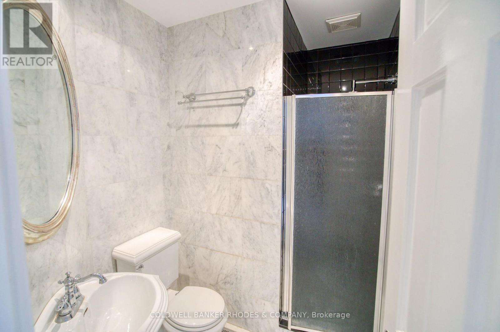 Main level 3 piece - 300 St Andrew Street, Ottawa, ON - Indoor Photo Showing Bathroom