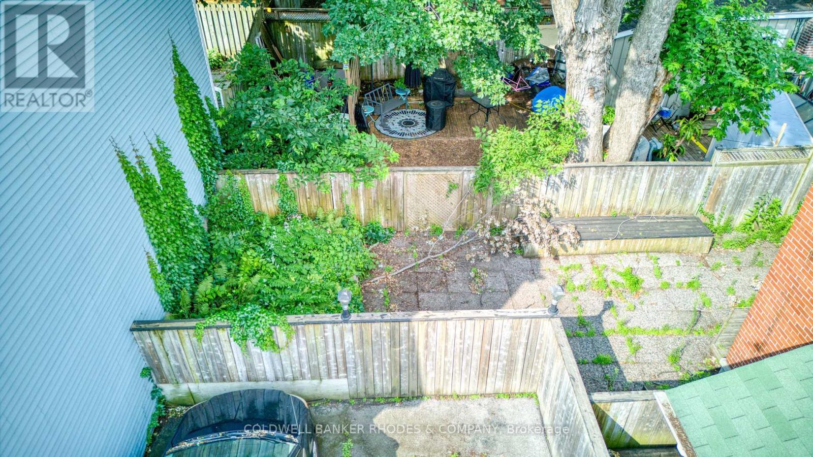 Arial shot of the backyard space - 300 St Andrew Street, Ottawa, ON - Outdoor