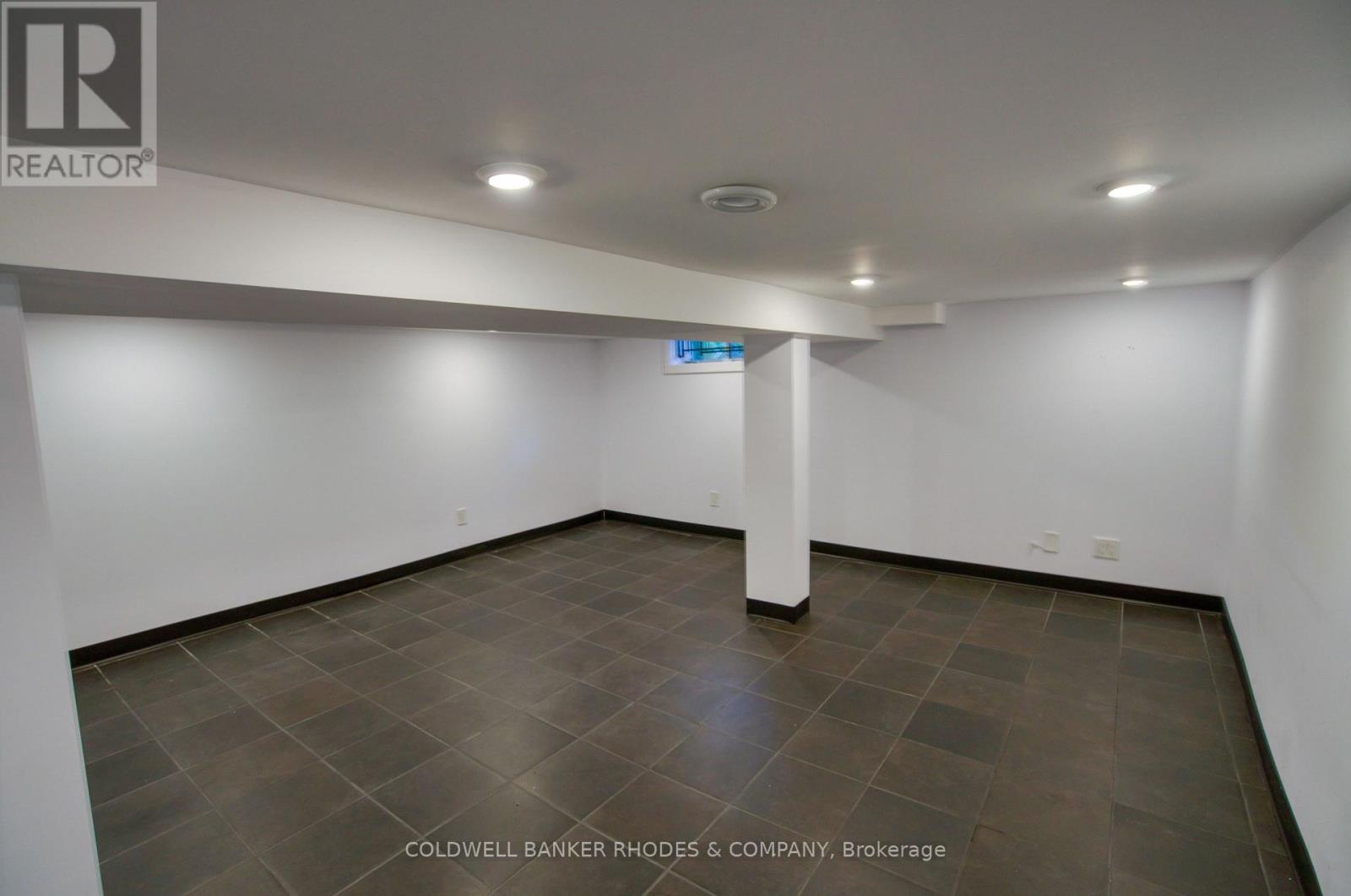 300 St Andrew Street, Ottawa, ON - Indoor