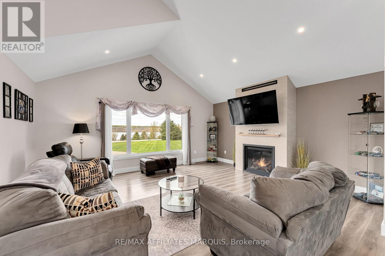 9517 County Road 42 Road, Rideau Lakes, ON - Indoor Photo Showing Living Room With Fireplace