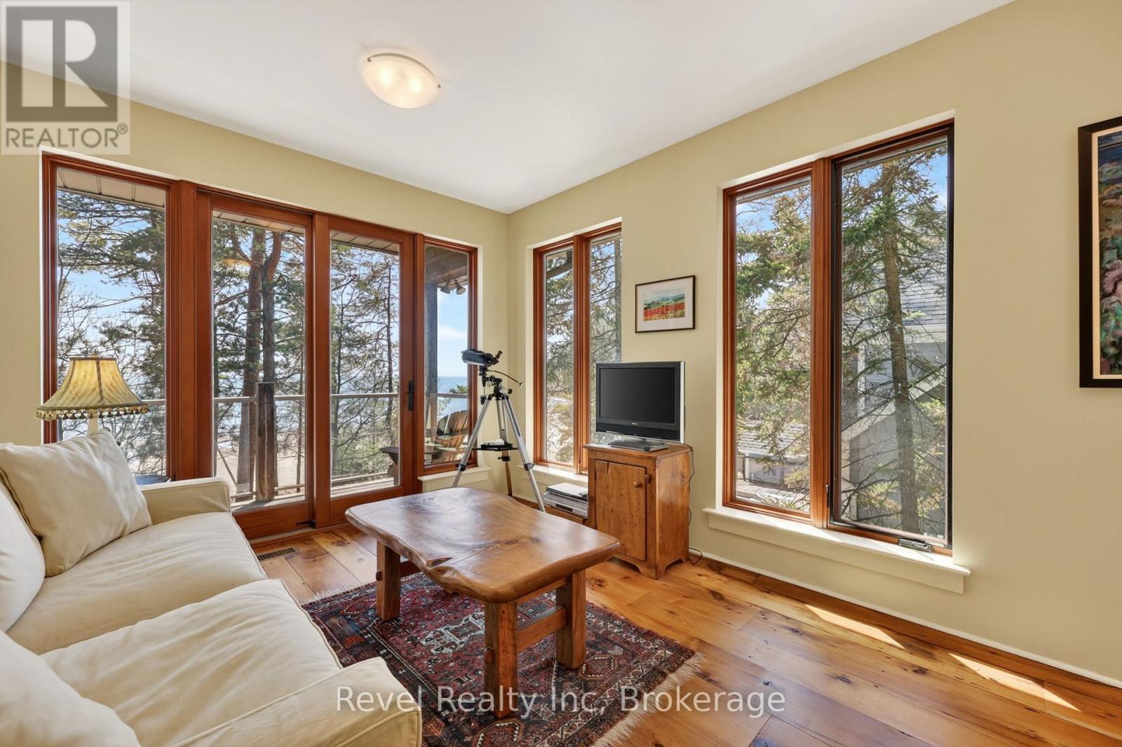 Reading room / upper level - 12 Walker Road, Tiny, ON - Indoor Photo Showing Living Room