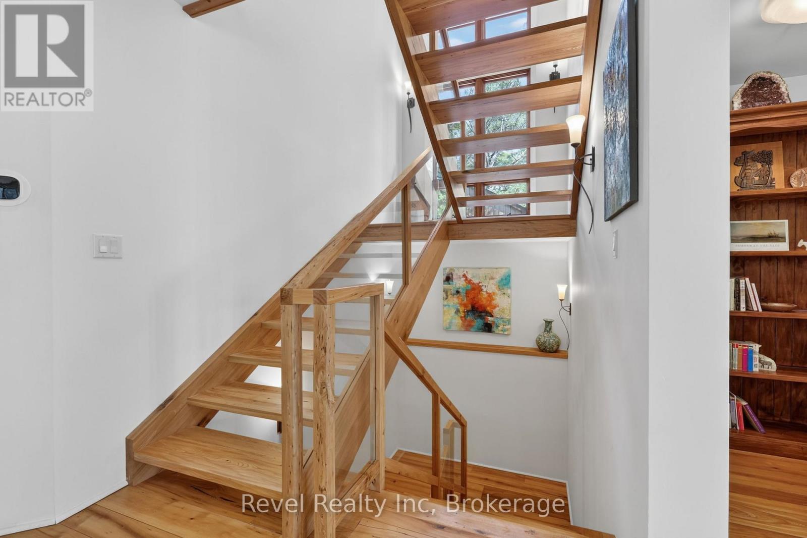 12 Walker Road, Tiny, ON - Indoor Photo Showing Other Room