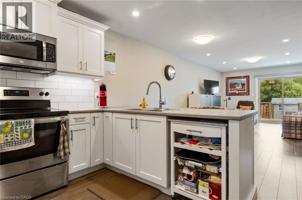 89 Windham Street, Simcoe, ON - Indoor Photo Showing Kitchen With Upgraded Kitchen