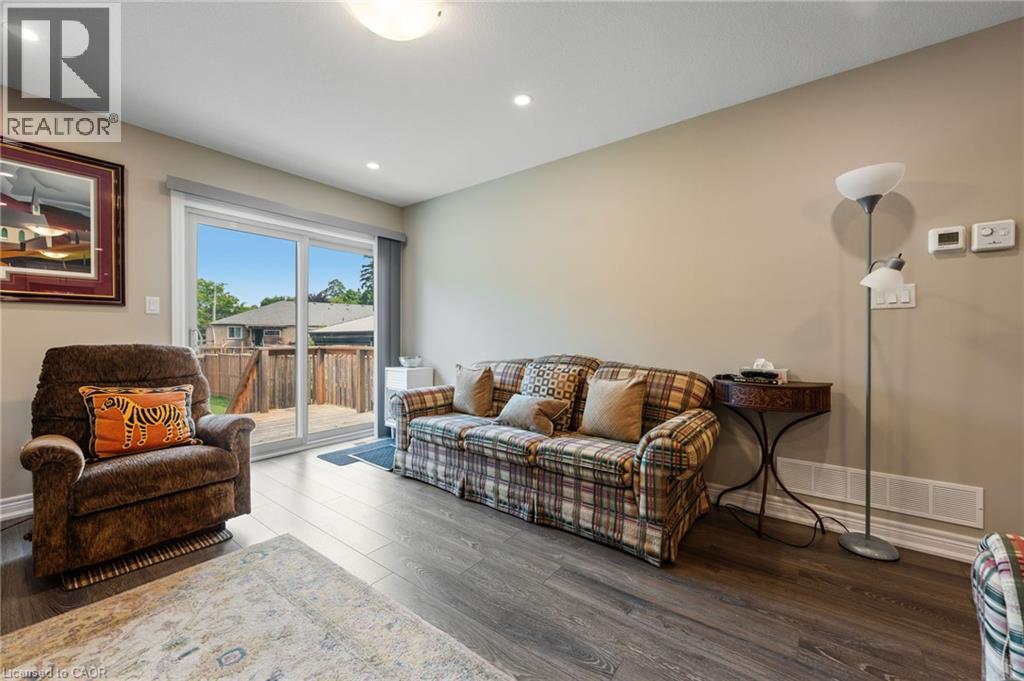 89 Windham Street, Simcoe, ON - Indoor Photo Showing Living Room