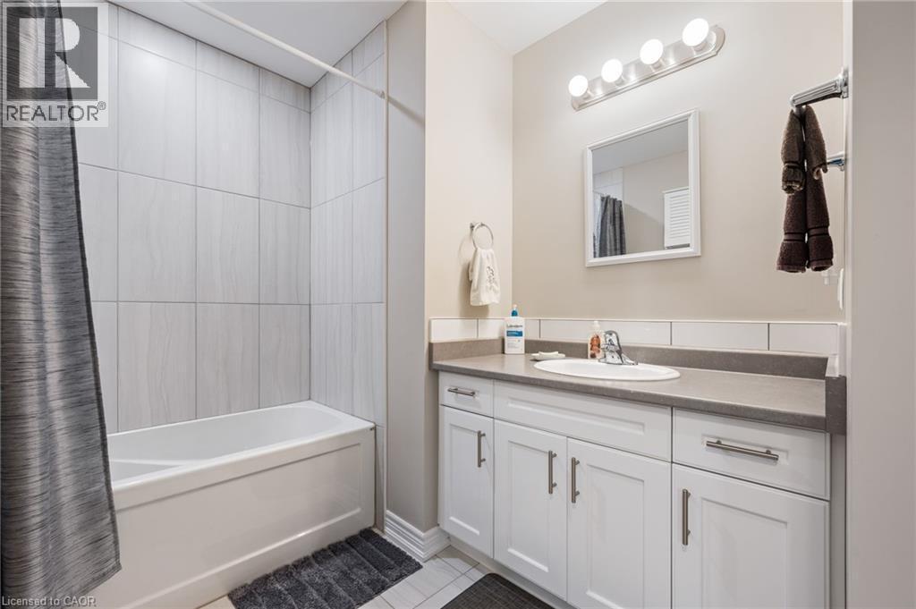 89 Windham Street, Simcoe, ON - Indoor Photo Showing Bathroom