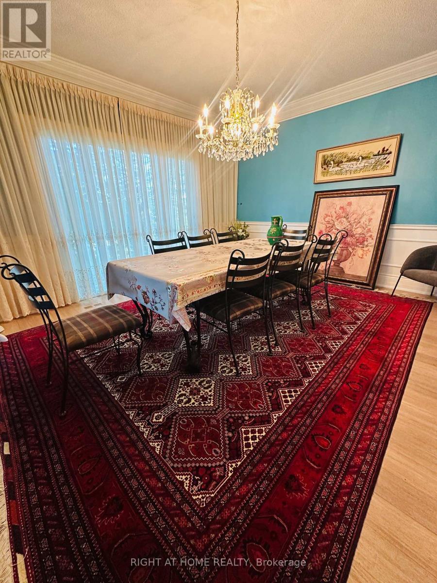 12 Keily Crescent E, Caledon, ON - Indoor Photo Showing Dining Room