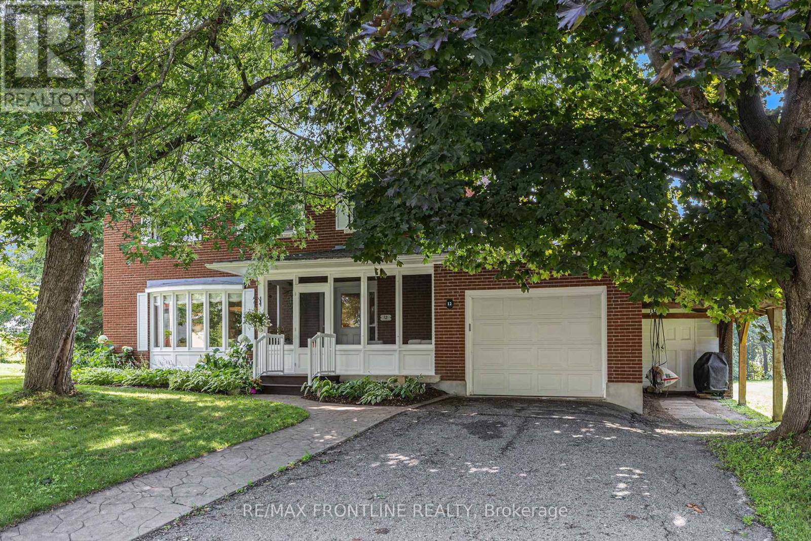 12 Glenview Crescent, Perth, ON - Outdoor