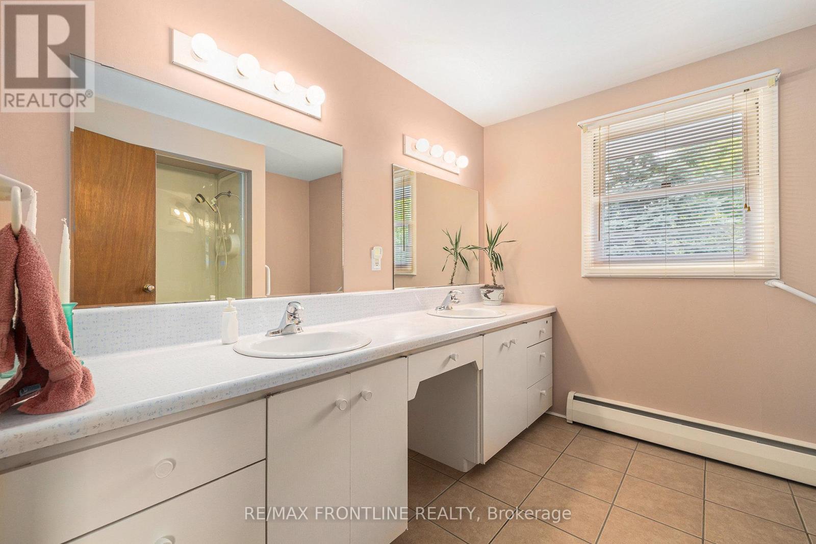 12 Glenview Crescent, Perth, ON - Indoor Photo Showing Bathroom