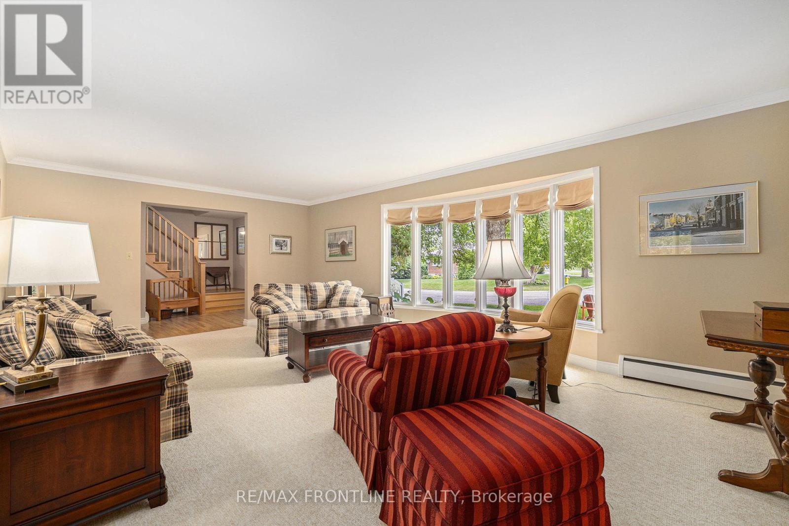 12 Glenview Crescent, Perth, ON - Indoor Photo Showing Living Room