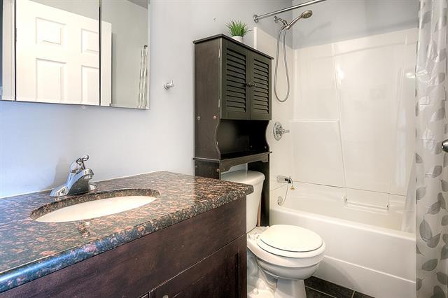 303-23 Lyndale Dr, Winnipeg, MB - Indoor Photo Showing Bathroom