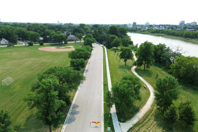 303-23 Lyndale Dr, Winnipeg, MB - Outdoor With View