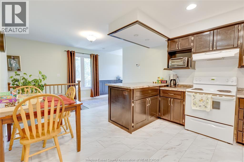 503 Regent, St. Clair Beach, ON - Indoor Photo Showing Kitchen