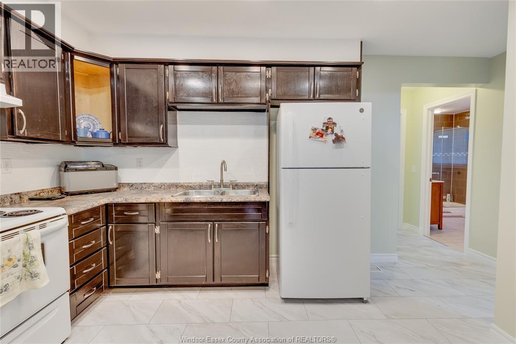503 Regent, St. Clair Beach, ON - Indoor Photo Showing Kitchen