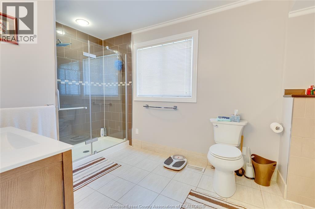 503 Regent, St. Clair Beach, ON - Indoor Photo Showing Bathroom