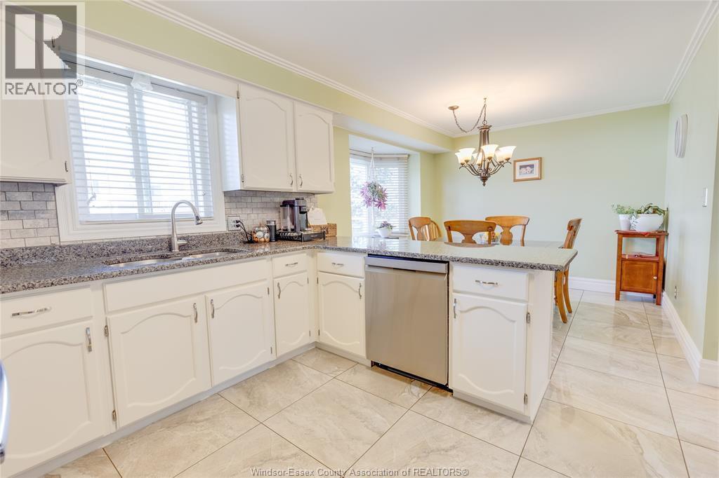 503 Regent, St. Clair Beach, ON - Indoor Photo Showing Kitchen