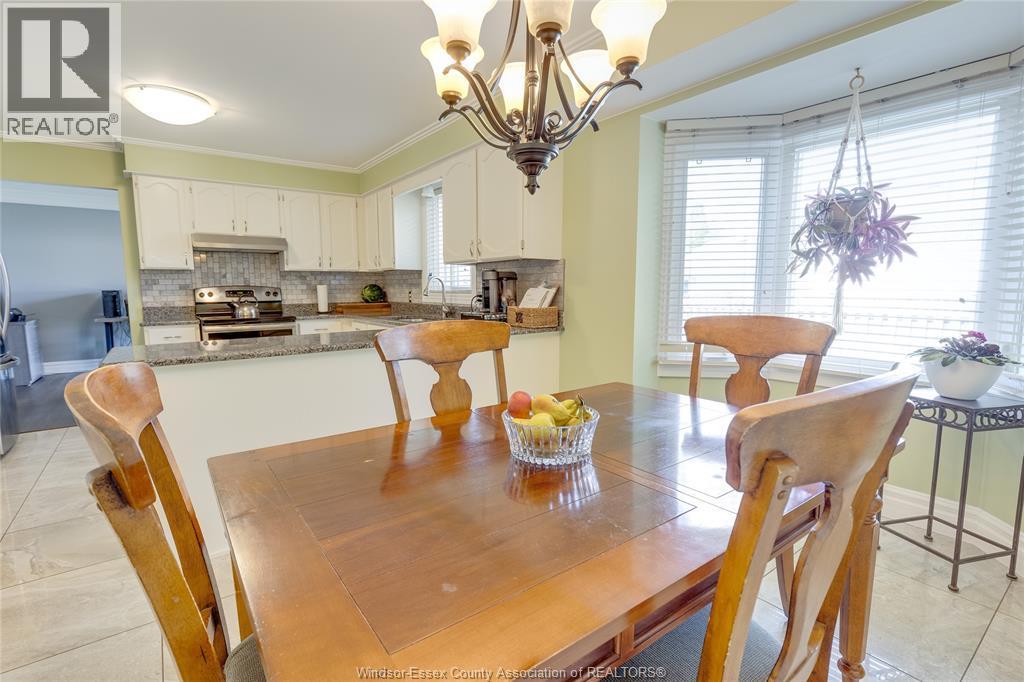 503 Regent, St. Clair Beach, ON - Indoor Photo Showing Dining Room