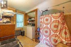 Seperate Laundry/ Tub/Shower Room - 