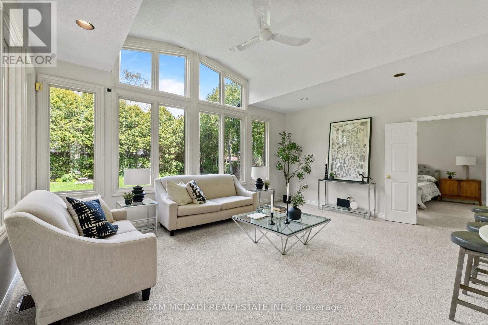 521 Vanessa Crescent, Mississauga, ON - Indoor Photo Showing Living Room